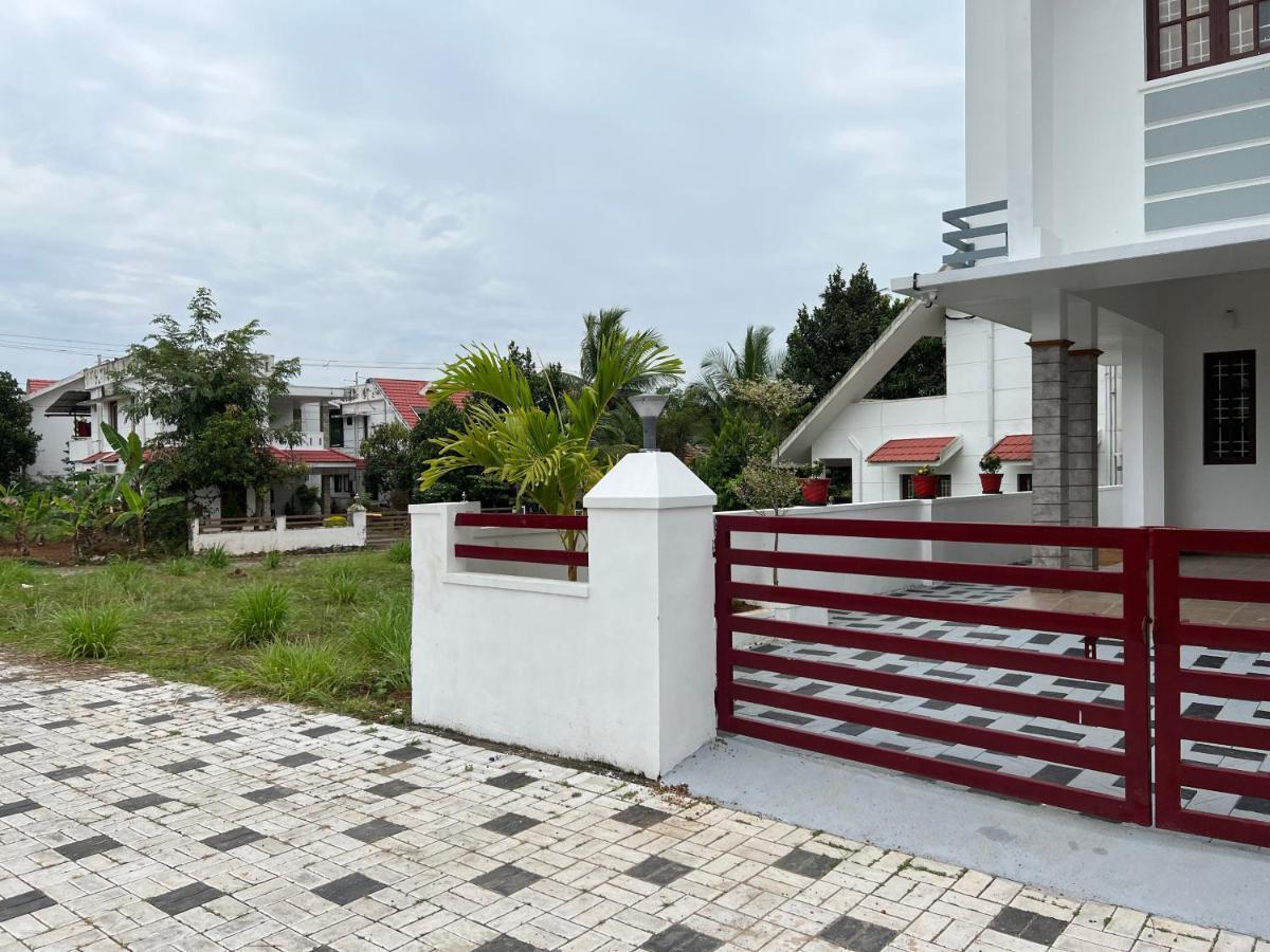 Pullad Villa Aranmula Exterior photo