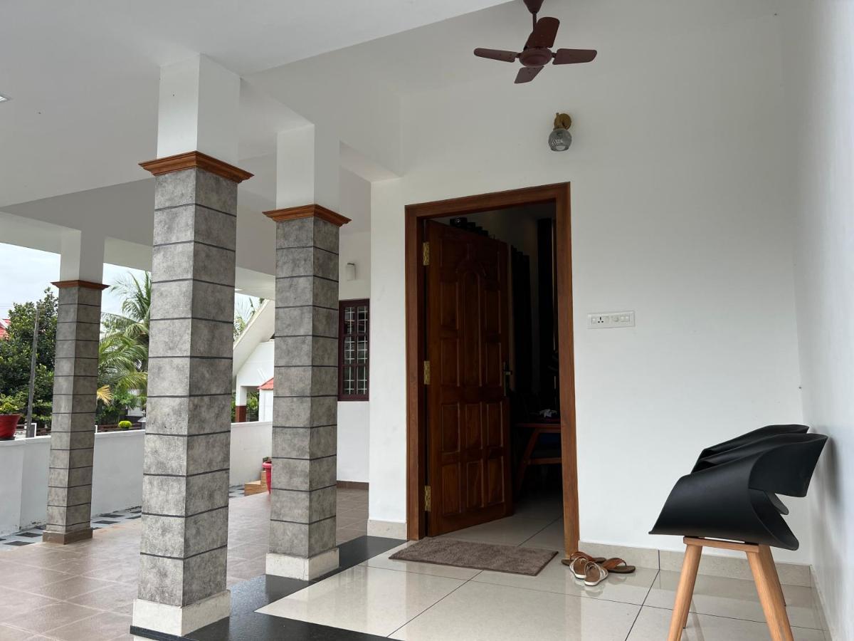 Pullad Villa Aranmula Exterior photo