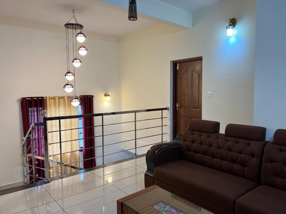 Pullad Villa Aranmula Exterior photo