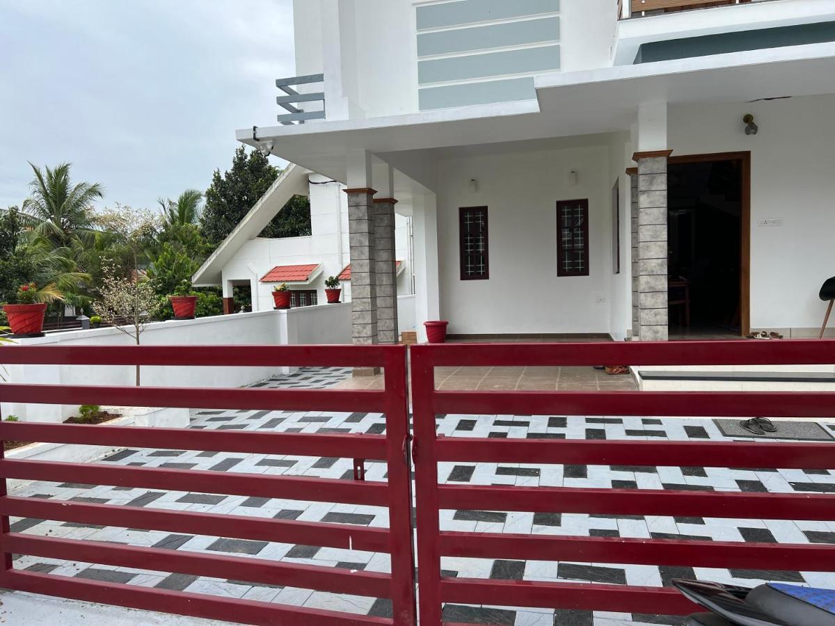Pullad Villa Aranmula Exterior photo