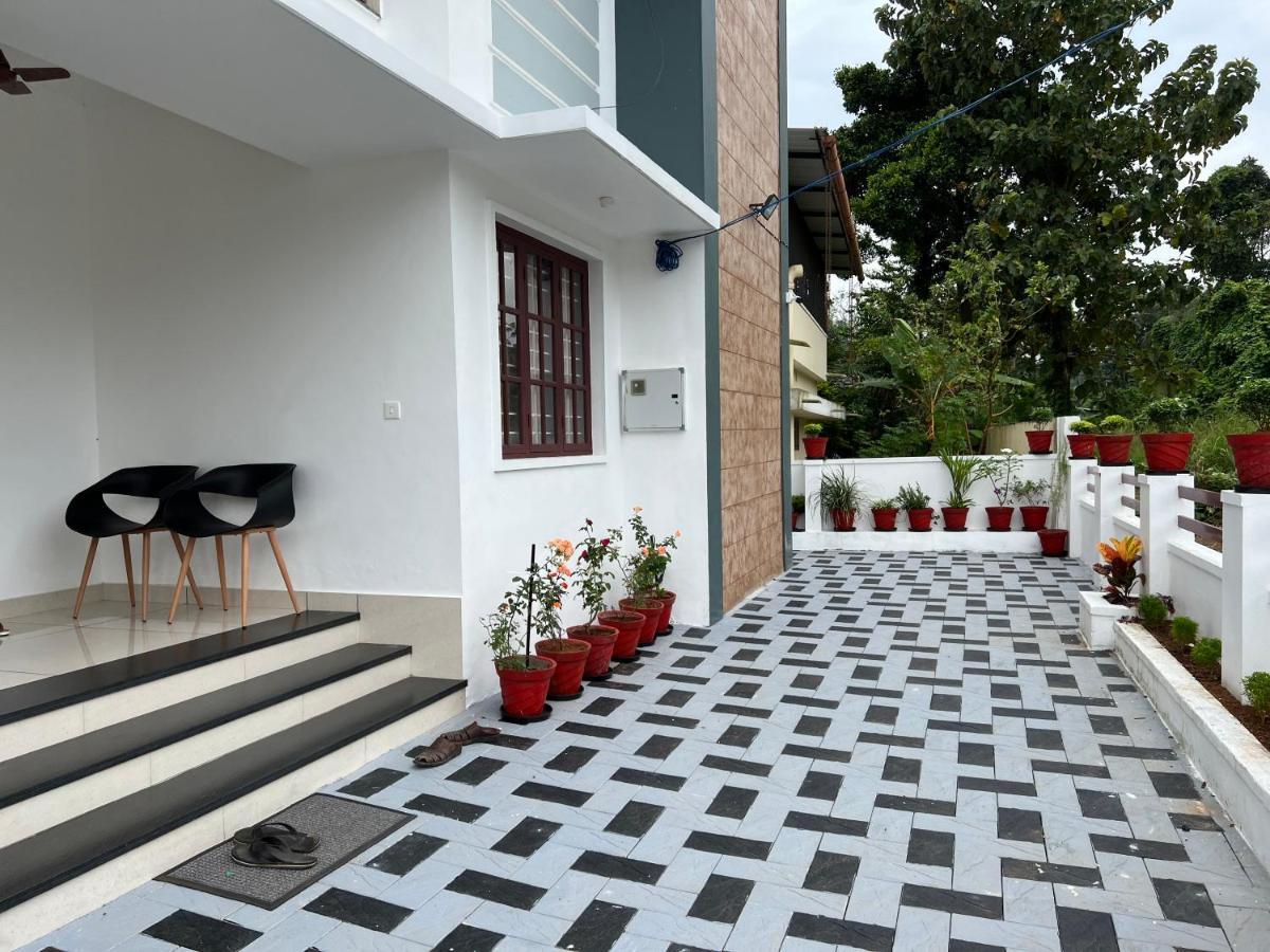 Pullad Villa Aranmula Exterior photo